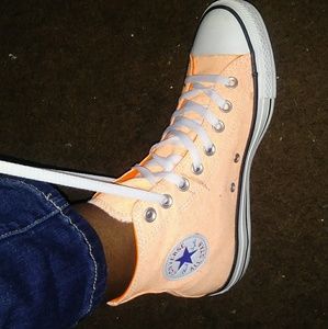 Converse sneaker fairly new